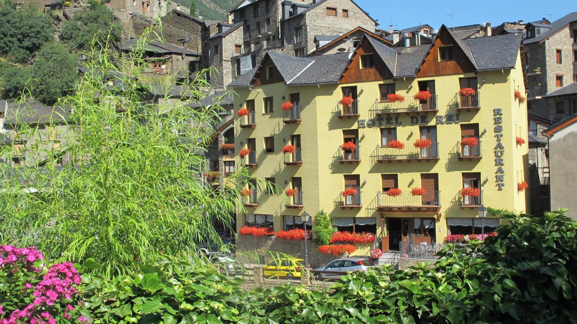 Hotel De Rei Llavorsí エクステリア 写真