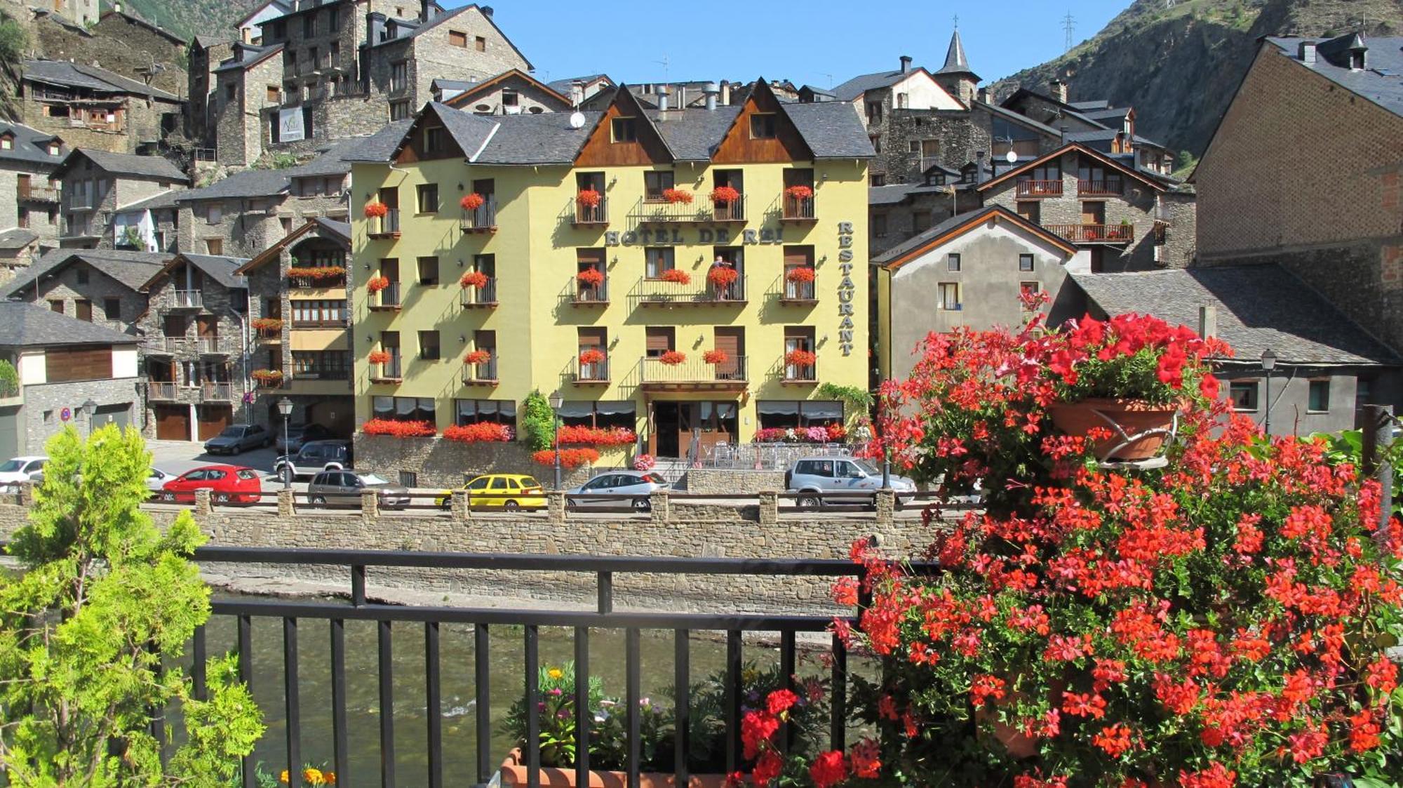 Hotel De Rei Llavorsí エクステリア 写真
